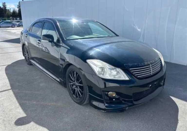 2012 Toyota Crown GRS204